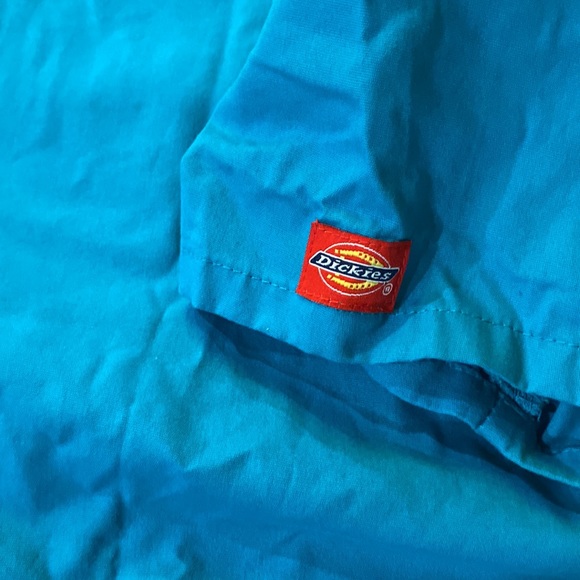 Dickies brand scrub top. Size M. Turquoise blue - Picture 4 of 4